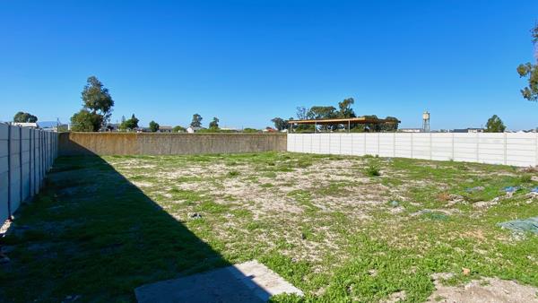 600 m² Land