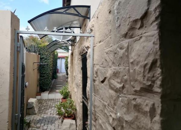 1 Bedroom House