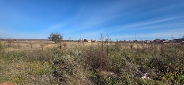 300 m² Land