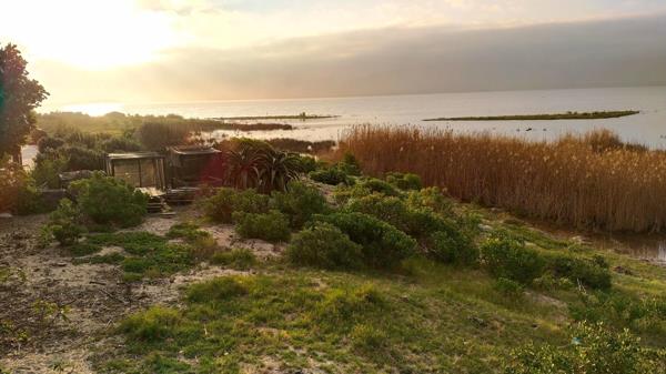 689 m² Land