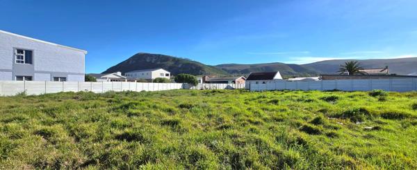 1 077 m² Land