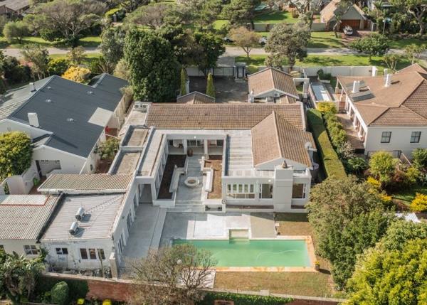 6 Bedroom House