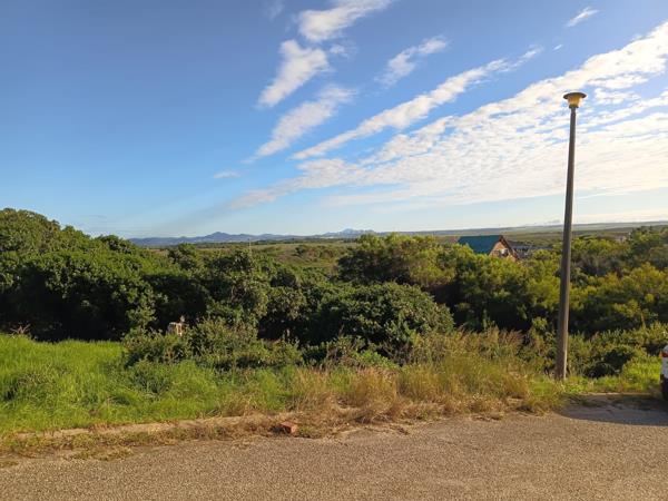 735 m² Land