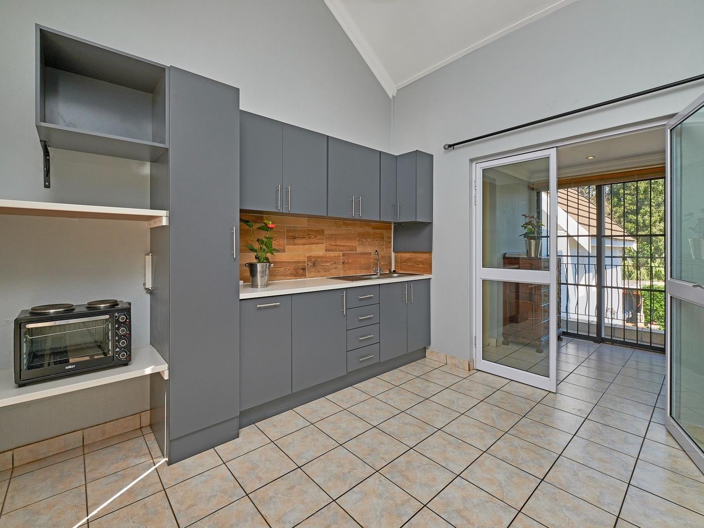 1 Bedroom Garden Cottage in Linden