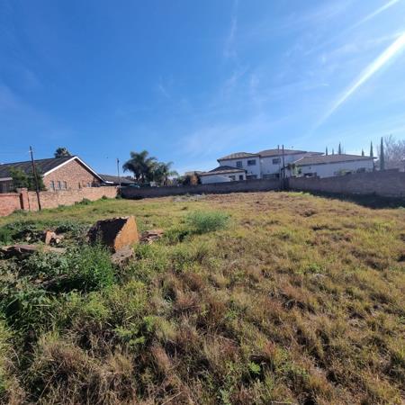 1 058 m² Land