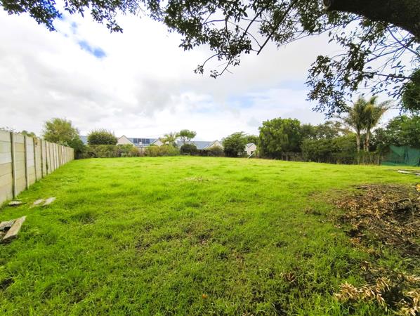 1 910 m² Land
