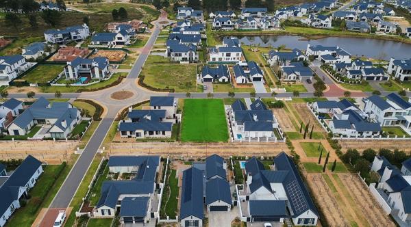 714 m² Land