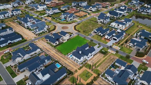 714 m² Land