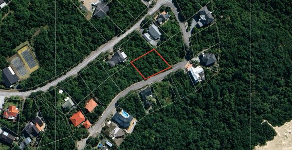 1 048 m² Land