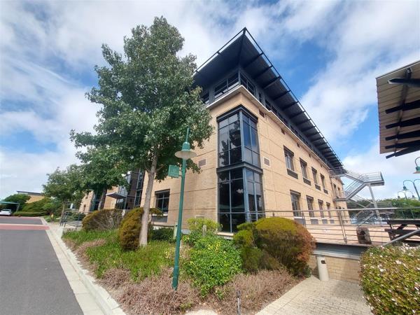 1 023 m² Office Space