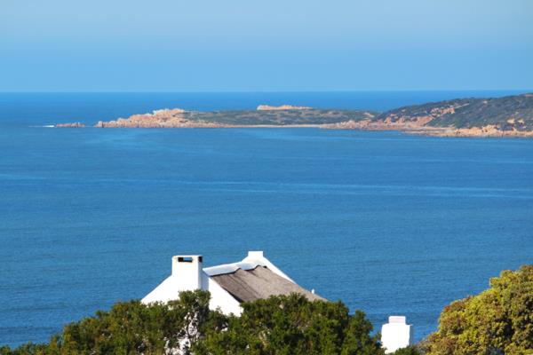 740 m² Land