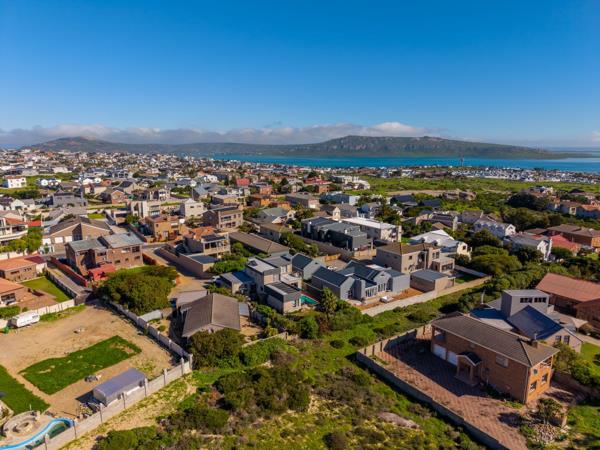 898 m² Land