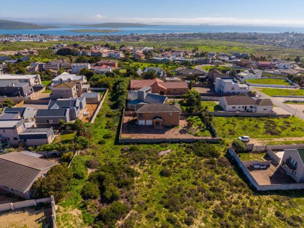 898 m² Land