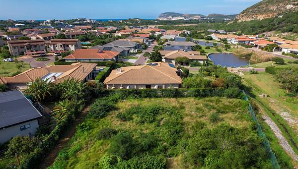 736 m² Land
