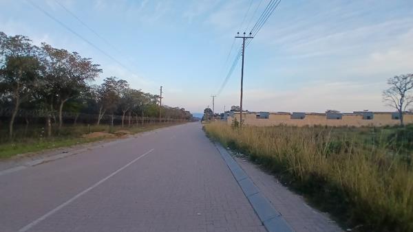 3 000 m² Land