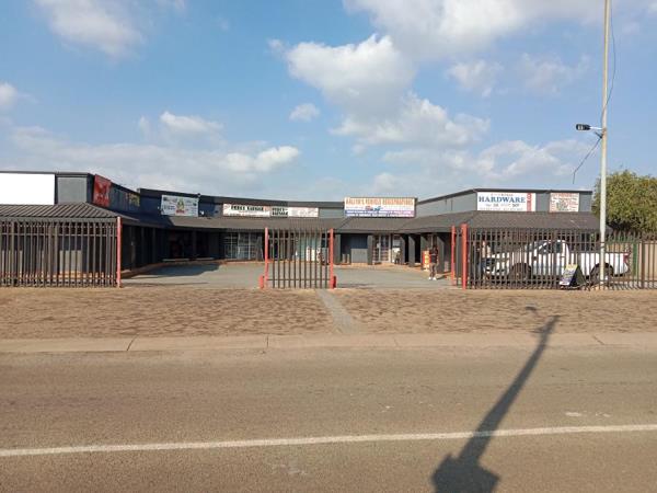 1 000 m² Retail Space