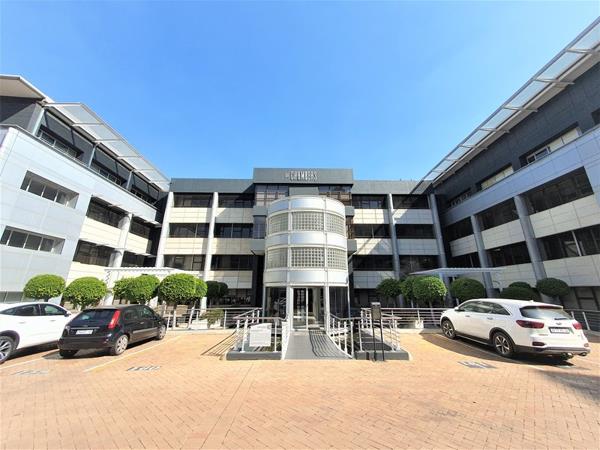 898 m² Office Space