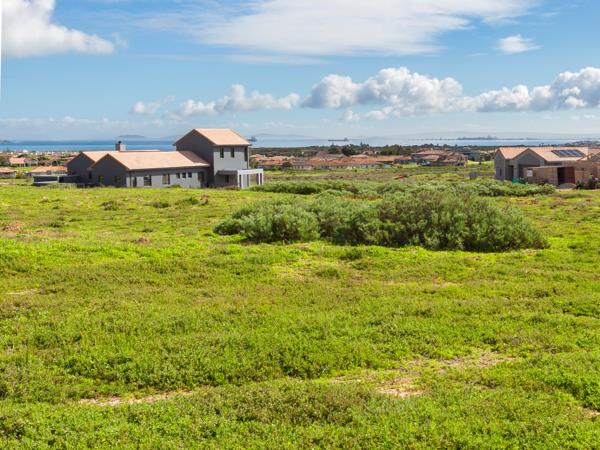 684 m² Land