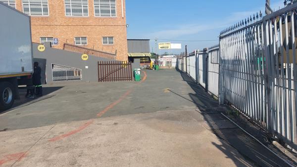 736 m² Commercial space