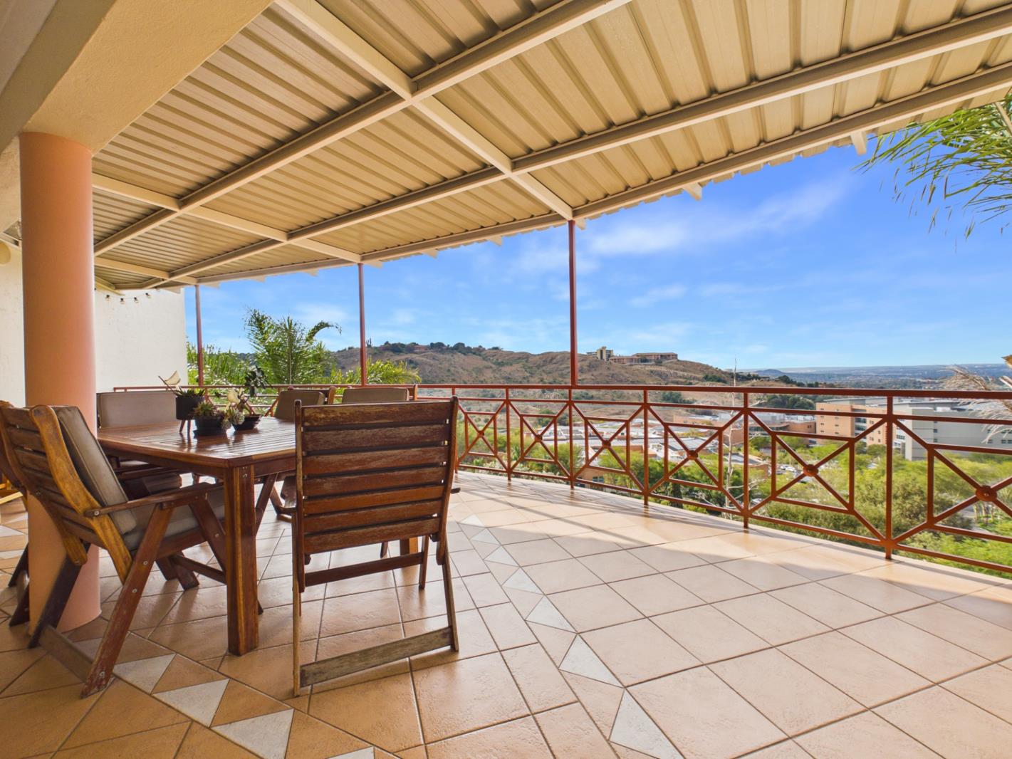 House in Floracliffe - View 4