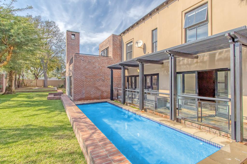 6 Bedroom House