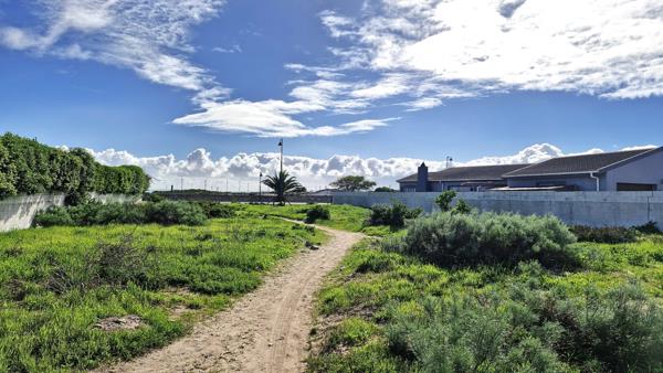 932 m² Land