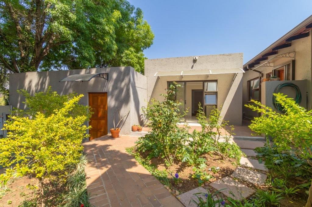 1 Bedroom Garden Cottage in Boskruin