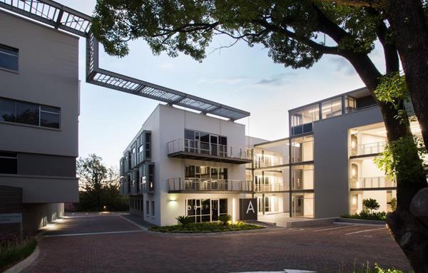 697 m² Commercial space