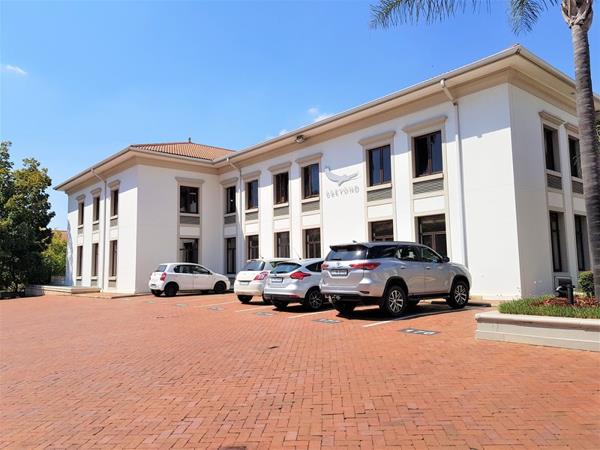 1 627 m² Office Space