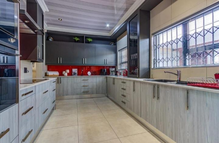 5 Bedroom House