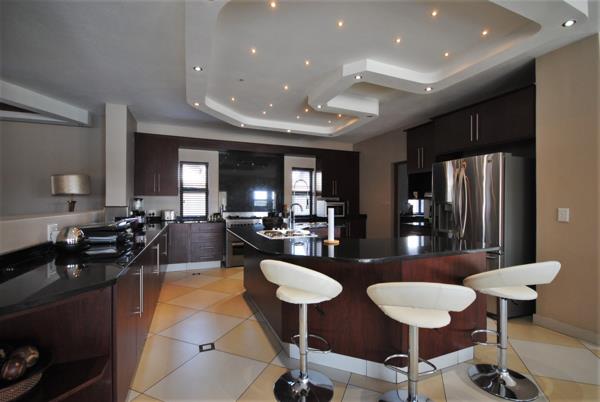 6 Bedroom House