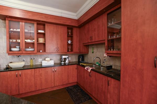 Photo of 6 Bedroom House in Roodeplaat