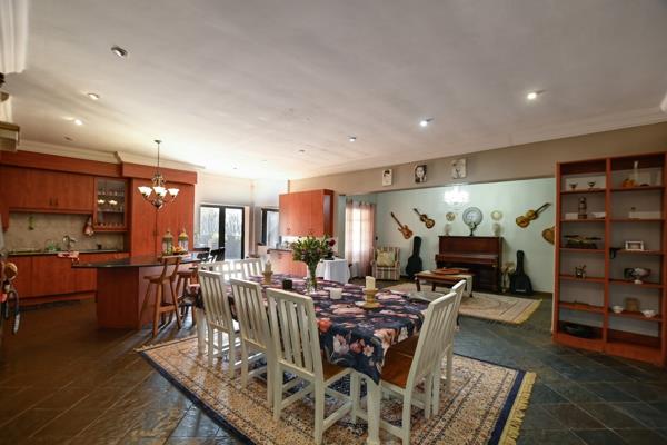 Photo of 6 Bedroom House in Roodeplaat