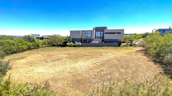 1 741 m² Land