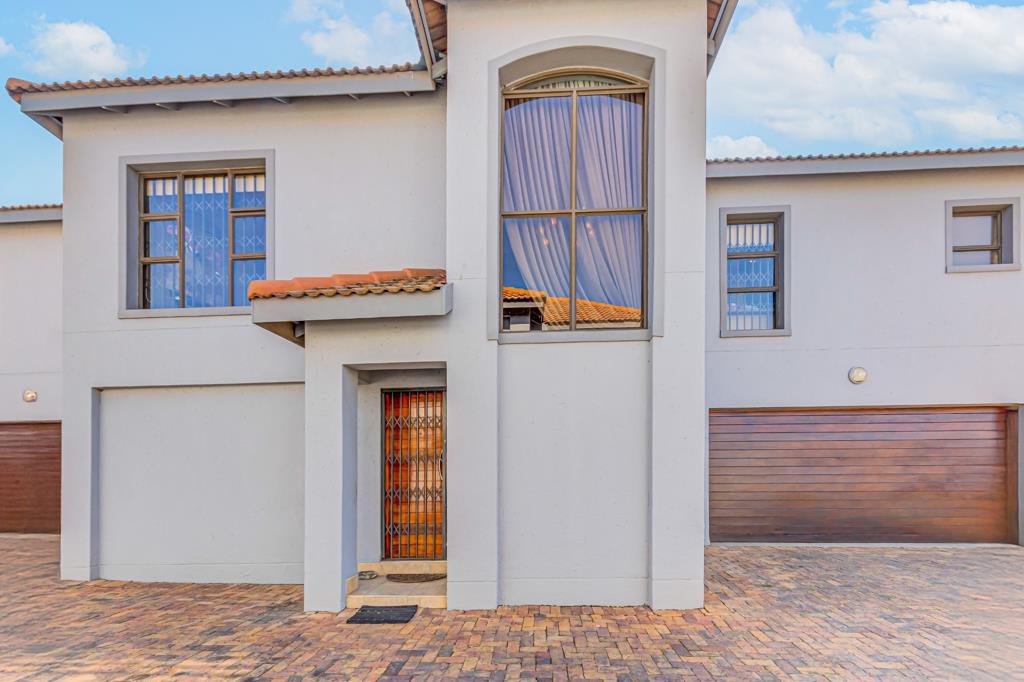 4 Bedroom Townhouse