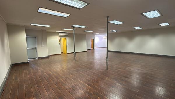 489 m² Commercial space