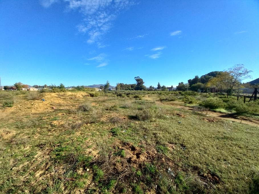 4 111 m² Land