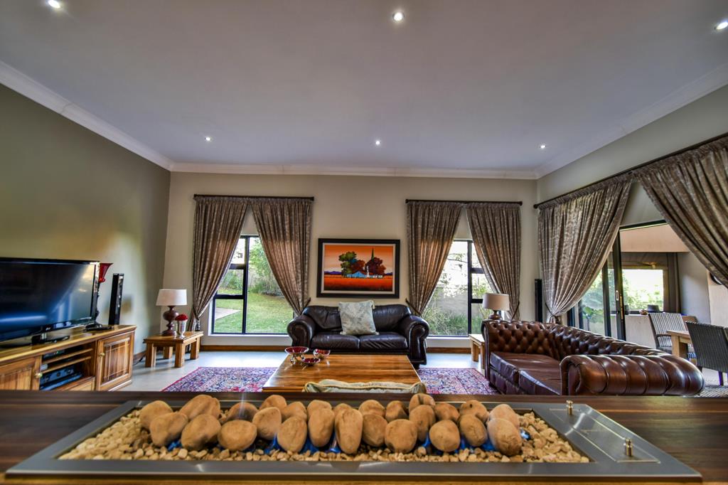 Photo of 4 Bedroom House in Roodeplaat