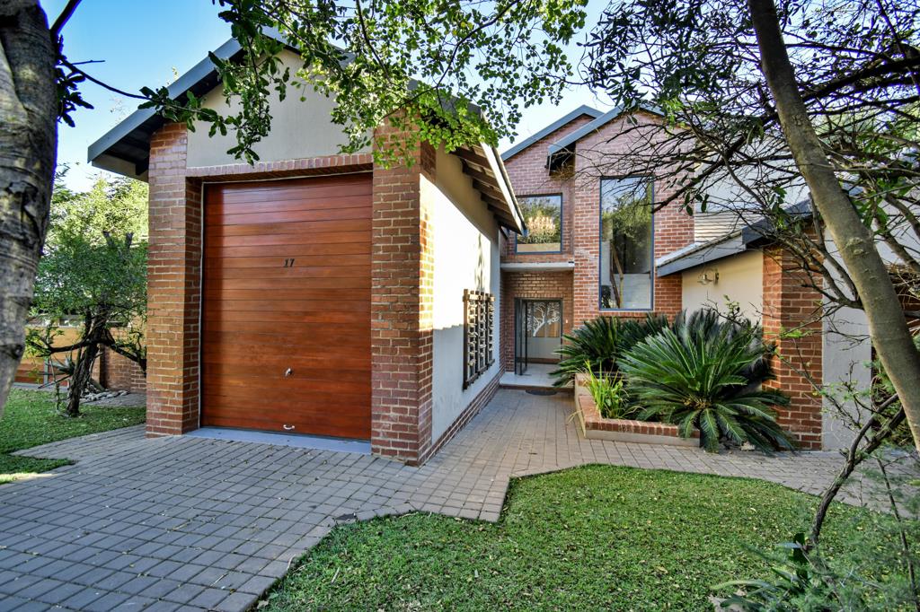 4 Bedroom House in Roodeplaat