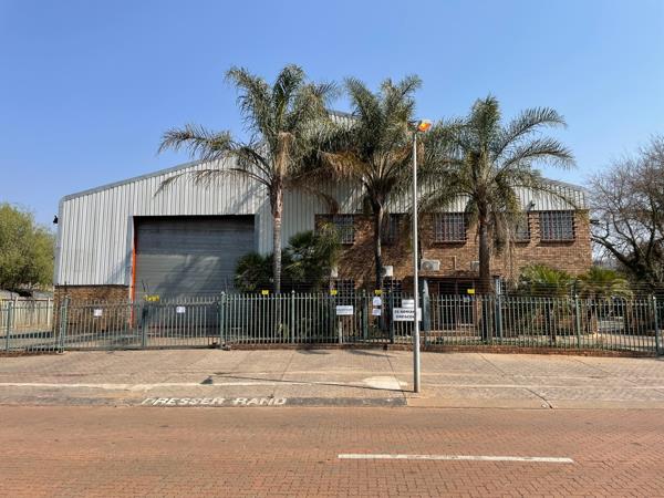 818 m² Industrial space