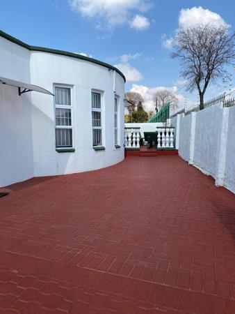 9 Bedroom House
