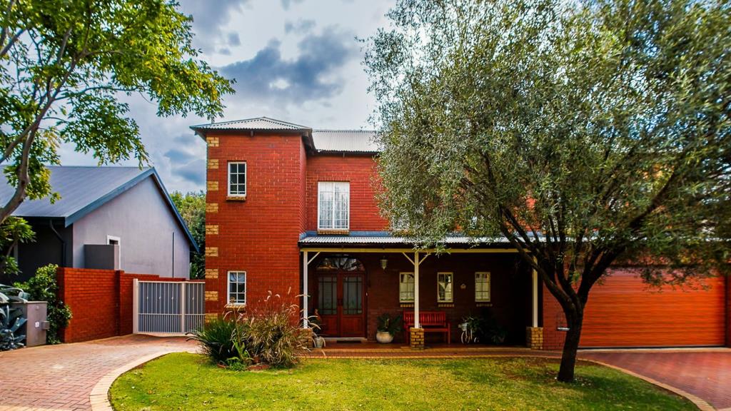 5 Bedroom House