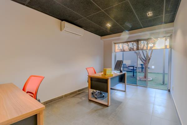 13.7 m² Commercial space