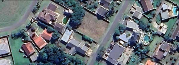 1 011 m² Land