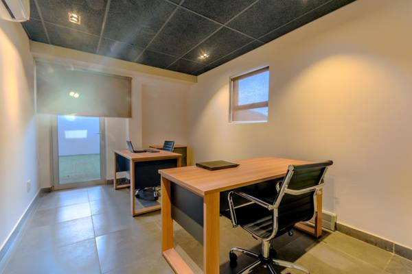 13.9 m² Commercial space