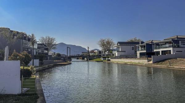 1 003 m² Land