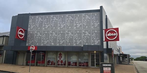902 m² Commercial space