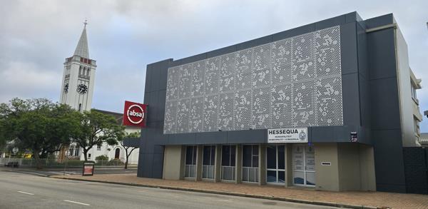 902 m² Commercial space