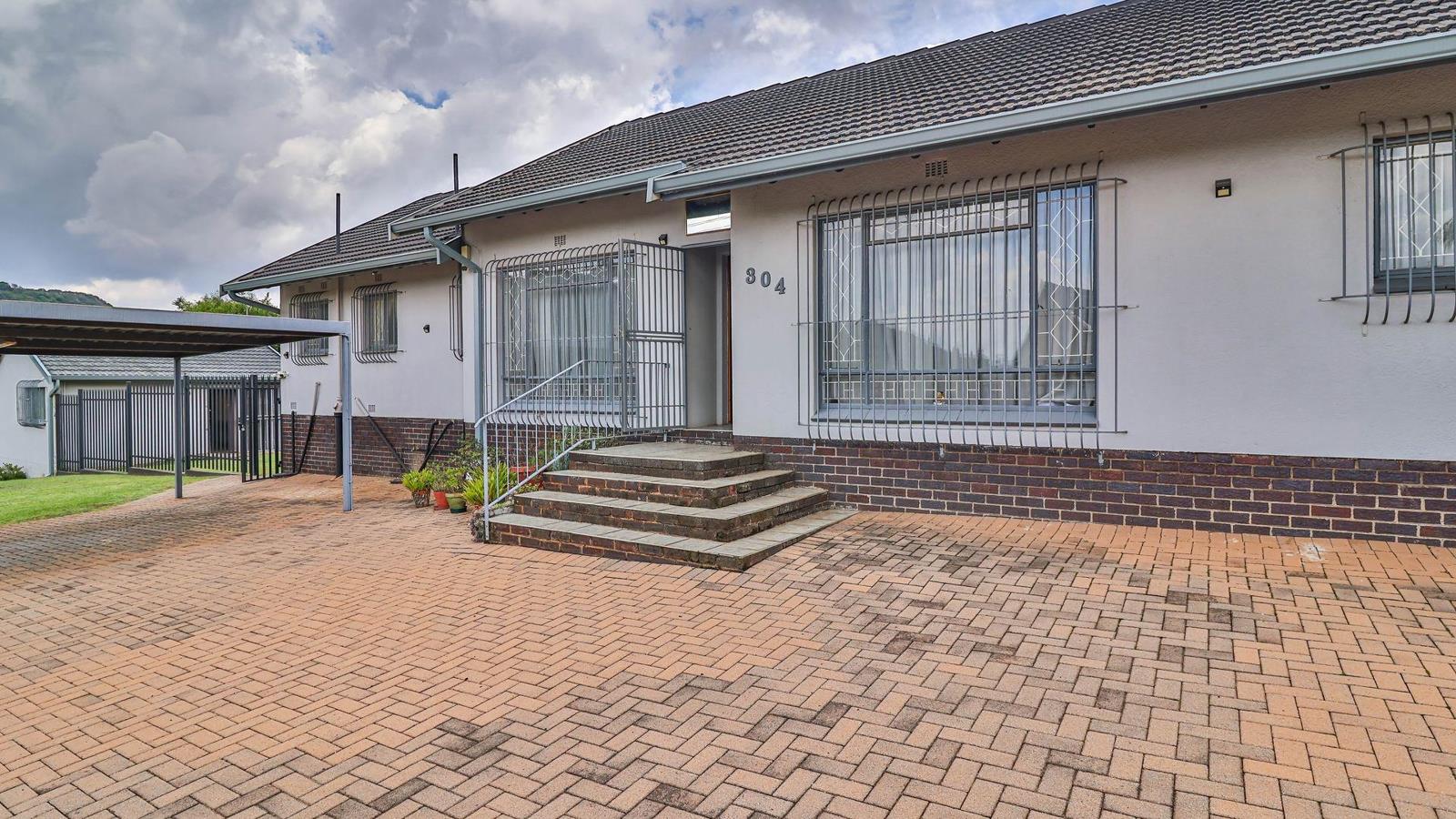 4 Bedroom House in Mondeor