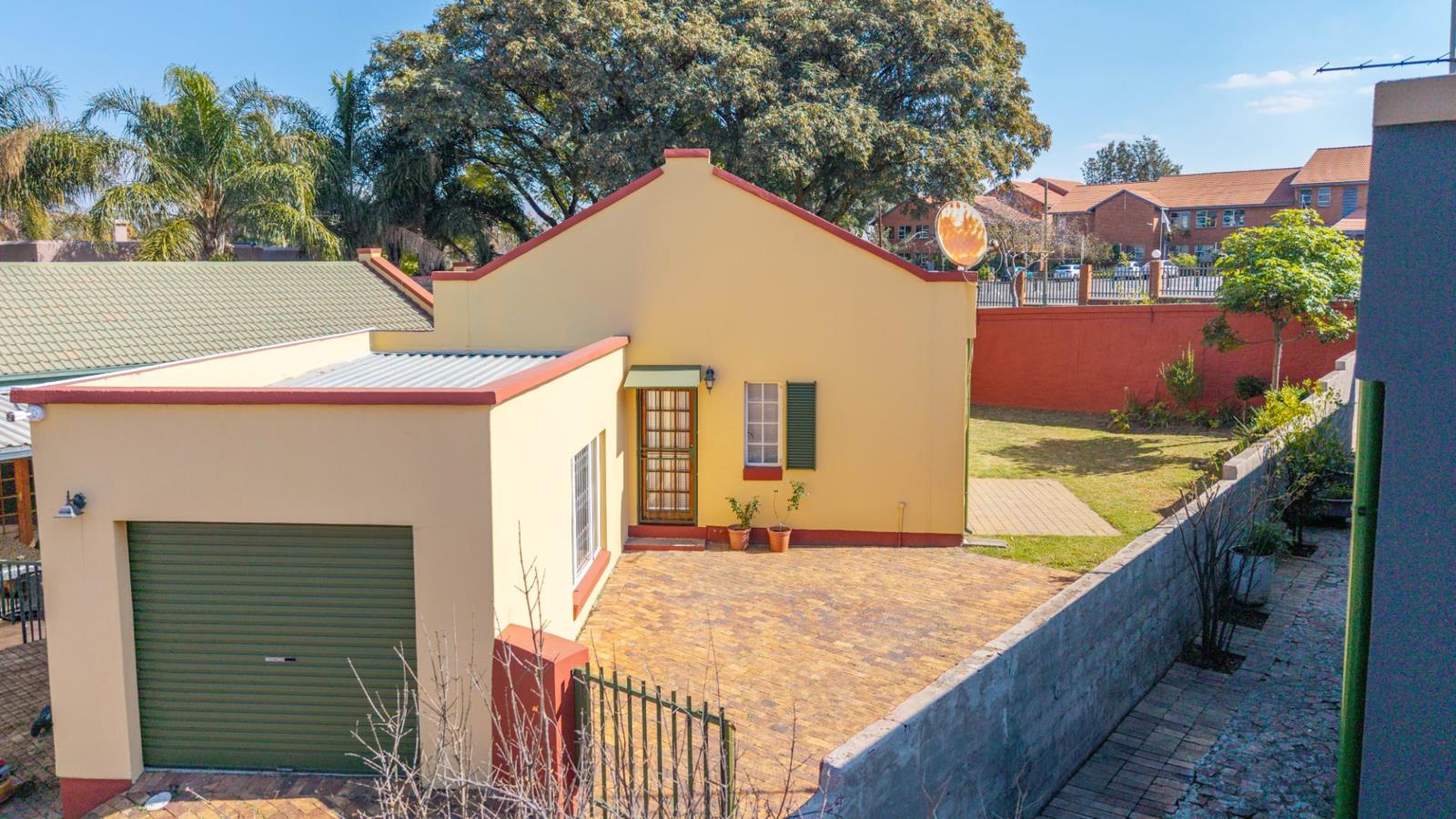 3 Bedroom Simplex in Halfway Gardens